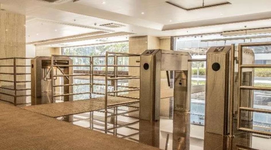 Arihant-Aura-Amenities-Biometric-and-Card-Access-Door-Lock