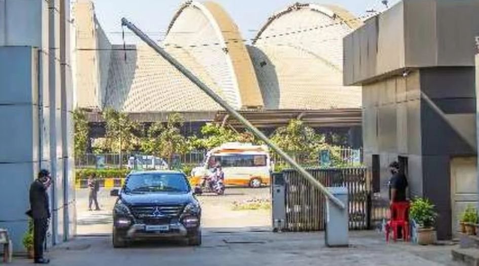 Arihant-Aura-Amenities-Main-Entrance